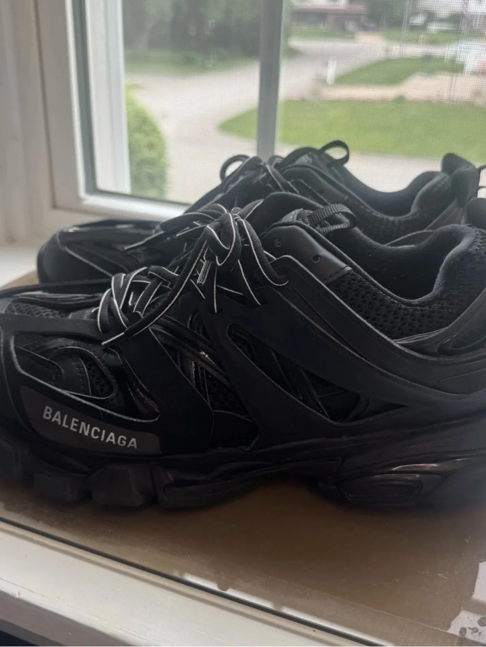 Men's size 44 Triple S
